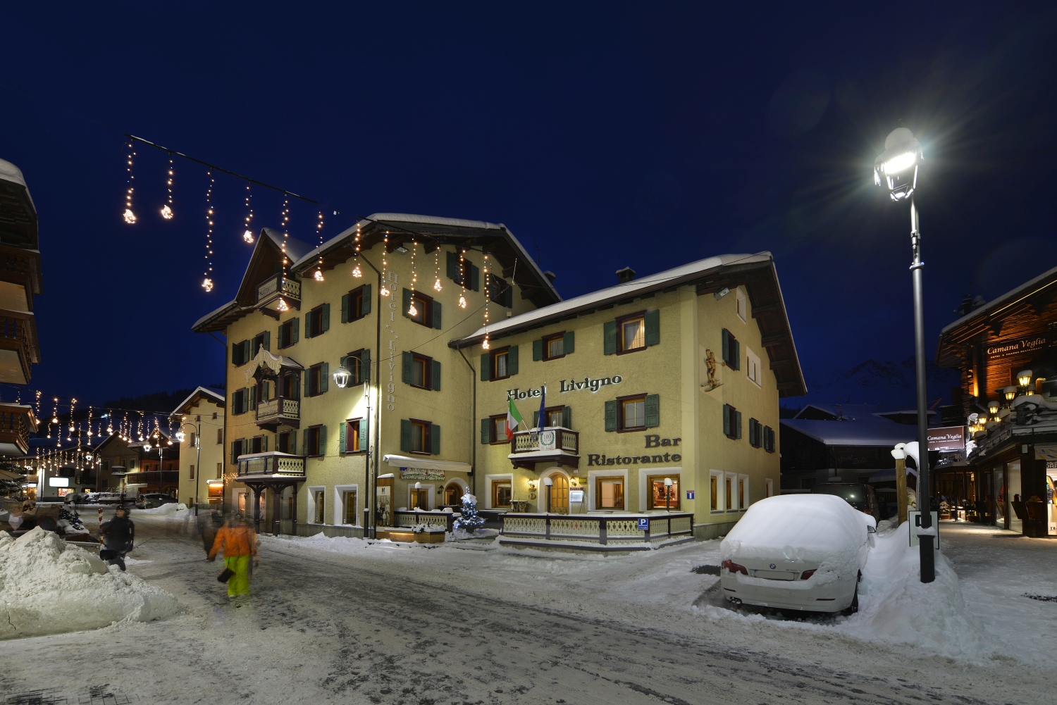 Hotel Livigno building with bar and restaurant - Lovigno, Italy